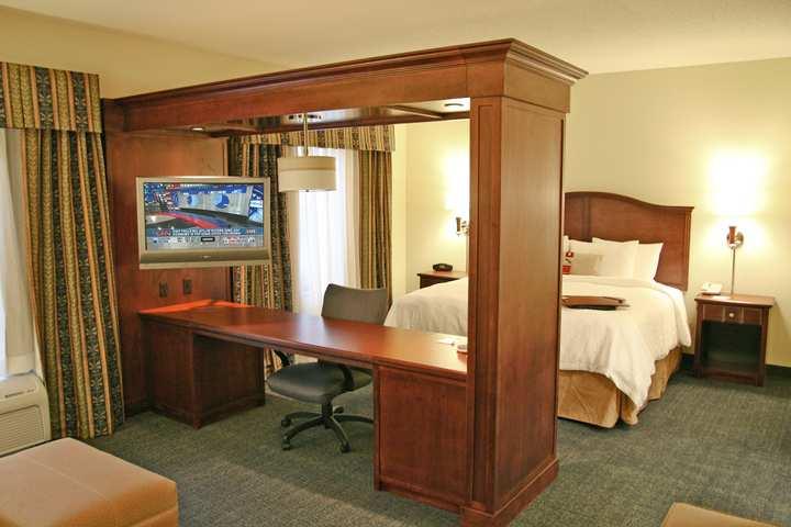 Hampton Inn & Suites Indianapolis-Airport Dış mekan fotoğraf