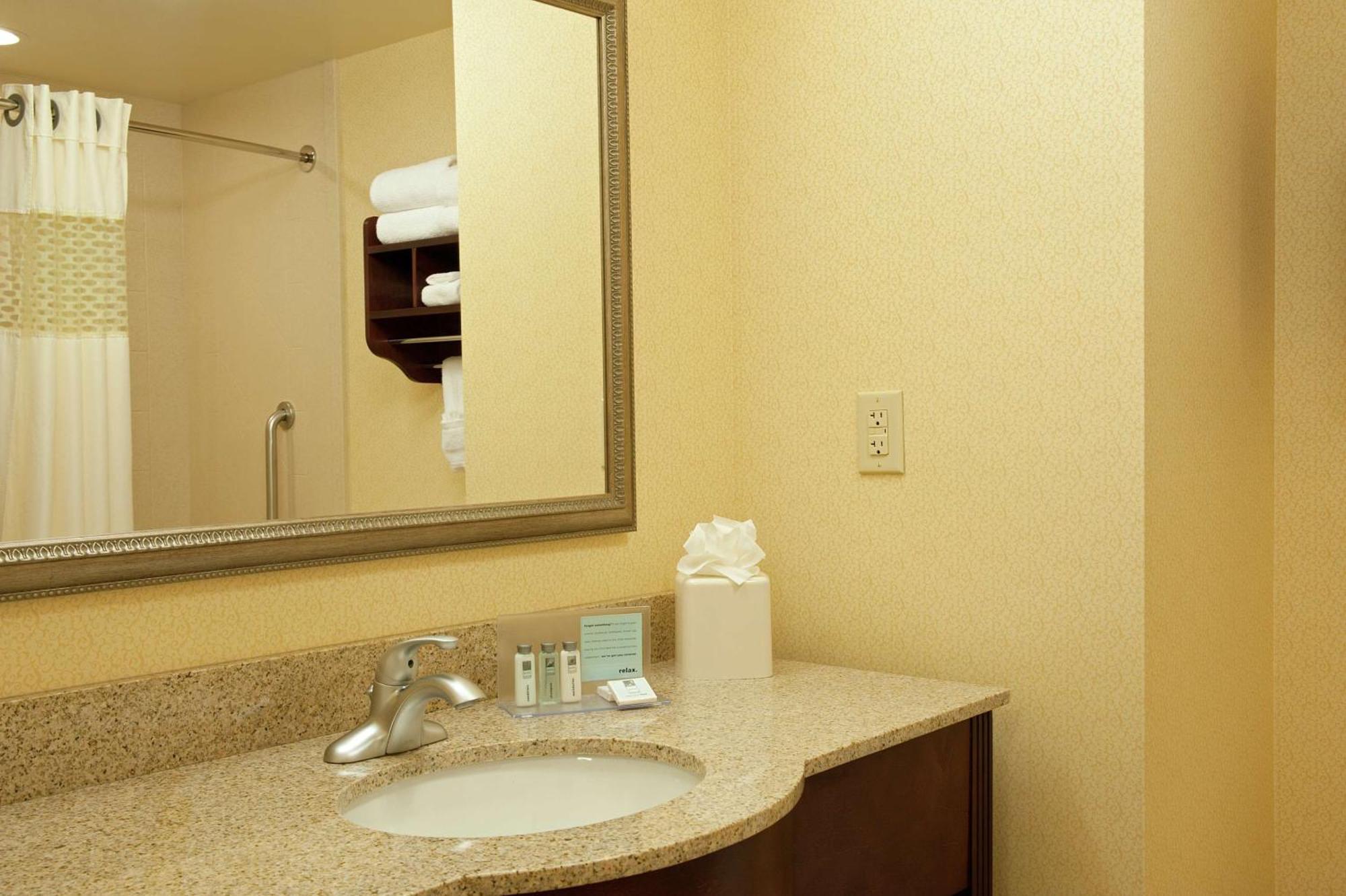 Hampton Inn & Suites Indianapolis-Airport Dış mekan fotoğraf