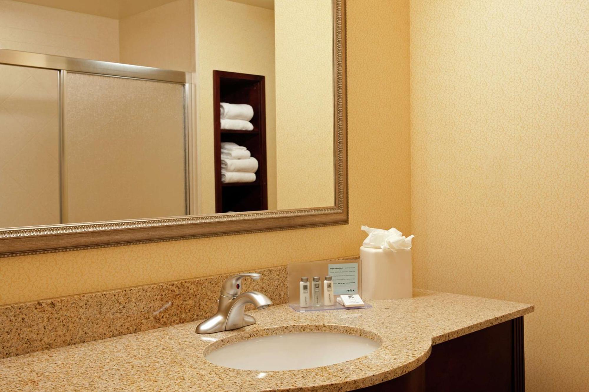 Hampton Inn & Suites Indianapolis-Airport Dış mekan fotoğraf